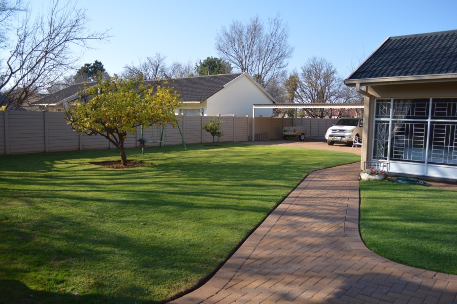 6 Bedroom Property for Sale in Flamwood North West